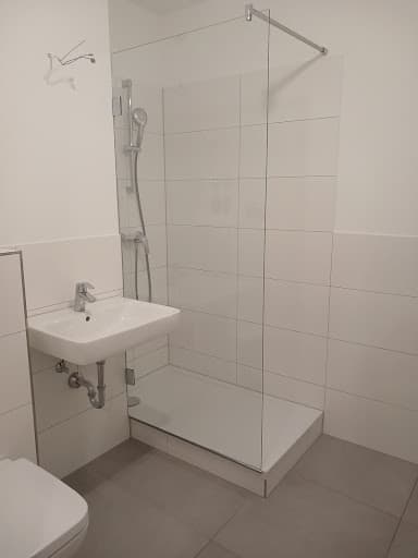 AK-Bau Berlin - Komplettsanierung, Badumbau und Badmodernisierung | Generalunternehmer für Wohnungssanierung — Kundenfoto